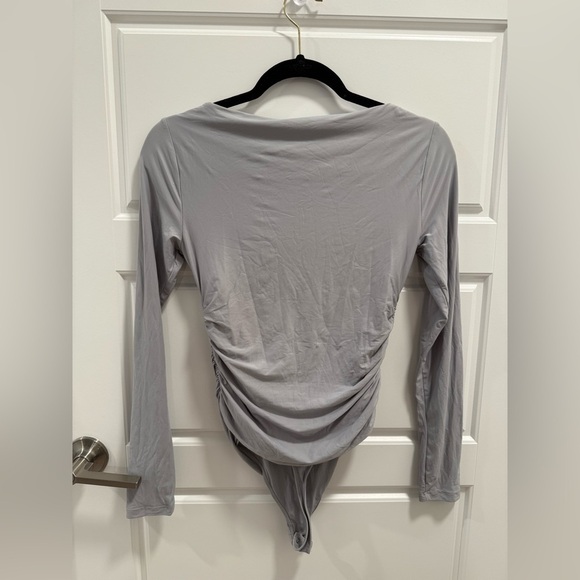 Abercrombie & Fitch Soft Matte Seamless Long-Sleeve Crew Ruched Bodysuit - Picture 3 of 3